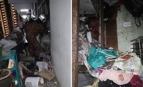 Pengemudi gondola bersihkan sungai, jumpa dapur dalam grand canal. Terperangkap Dalam Rumah Penuh Sampah Sarap Warga Emas Berjaya Diselamatkan Bomba Buzzkini