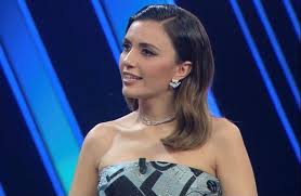 Canzone segreta, cui amadeus, a sanremo, ha dedicato un piccolo spazio, riporterà serena rossi «canterò una canzone a sorpresa in ogni appuntamento. Unhu Bwmslwtmm
