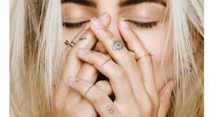 People have different preferences when it comes to sizes. So Ein Schoner Trend Winzige Finger Tattoos Echte Mamas