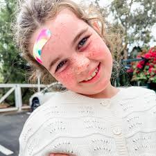 Tea party with Felicity & Eleanor 💕 Love their sister photo shoot!