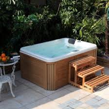 Spa Jacuzzi 22 Idees Pour L Integrer Dans Son Jardin En 2020 Jacuzzi Exterieur Spa Jacuzzi Jacuzzi Gonflable