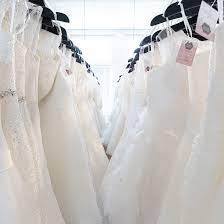 Bei uns findest du zahlreiche liebevoll gebrauchte brautkleider, die auf eine weitere. Braut Und Abendmode In Lubeck Just Celebrate