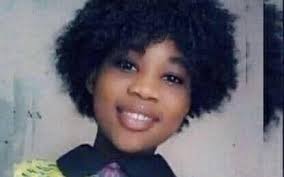 Nan moman nap pale la antèman EveLyne Sincère ap chante kounya Nan legliz  MEBSH ( Fondation Guillaume ) plezans disid nap vini ak imaj nan yon ti  moman.... Siw renmen travay la