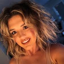 Amy Pilz's Instagram, Twitter & Facebook