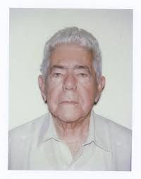 Admiro tu espíritu lúdico inderrocable y tu valentía. Gracias por haberme  permitido retratarte. Tu existencia, cuya ruta fue trazada en un sitio tan  oscuro, permite las plantas de las que nacen mariposas.