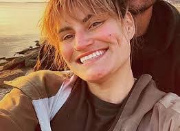 Cameron Gillard's Instagram, Twitter & Facebook