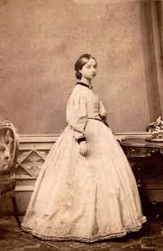 La parte terminale o più lontana di qlco estremità di una corda 2. Modelle Vintage Abiti Glamour Del 1860