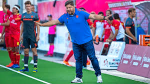 Viva hollandia op de achtergrond. Bondscoach Clasht Met Hockeyers Oranje Sport Telegraaf Nl