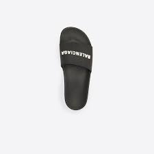 Sandales Piscine Noir Blanc Pour Homme Balenciaga Votre fille, lana, a voulu s'inscrire à des cours de natation avec sa meilleure amie. balenciaga