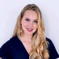 Jennifer Hopp's Instagram, Twitter & Facebook