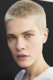 Snaggat hår trendfrisyr våren 2017