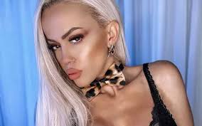 Born in bucharest, romania, anda adam, marked very fast her possibilities in music, and the industry marked her very fast as one of the most promising artist at the. Anda Adam A Oficializat RelaÈ›ia Cu Noul Iubit S Au Fotografiat In Timp Ce Se SÄƒrutÄƒ Galerie Foto Stiri Vedete Si Evenimente Viva Ro