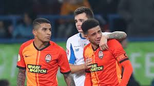 Taison barcellos freda, known as taison, is a brazilian footballer who plays as a midfielder for campeonato brasileiro série a club internac. Taison Shakhtar Donetsk Defender Sent Off After Reacting To Racism Sports Illustrated