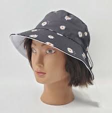 Alice & Olivia by Stacy Bendet Womens Daisy Multicolored Reversible Bucket  Hat
