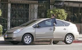 hollywood s biggest stars and oscar nominees who drive a toyota prius gogreen juliaroberts toyota prius celebrity cars prius