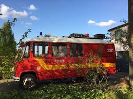 Achterste Ramen Met Rode Folie Af Laten Plakken De 112 Stickers Moesten Worden Nagemaakt Door De Stickerspecialist