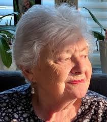 Ann Mulhern's Instagram, Twitter & Facebook