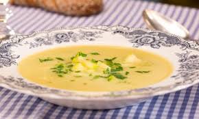 zucchini creme suppe mit kartoffeln knoblauch und etwas sahne die suppe ist ideal als vorspeise oder leichter h zucchinicremesuppe rezepte lebensmittel essen