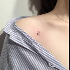 Tatuagem De Flor No Ombro 65 Fotos De Todos Os Estilos Para Se Inspirar Desenhos de tatuagens femininas no ombro. tatuagem de flor no ombro 65 fotos de