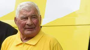 A pesar de que nunca. L Ancien Champion Cycliste Raymond Poulidor Hospitalise Pres De Son Domicile Le Soir