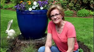 Touch device users, explore by touch or with swipe gestures. How To Turn A Tree Stump Into A Centerpiece For The Garden Garden Style Nw Youtube