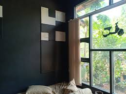 Instalasi ceiling fan akan terasa sangat selaras dengan desain kamar yang memiliki jendela dengan bukaan luas. Desain Kamar Tidur Dinding Kaca Cek Bahan Bangunan