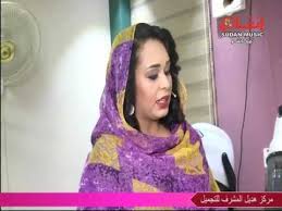 مسامية الشعر هى قدرة الشعر على امتصاص السوائل ومدة احتفاظه بها وينقسم الشعر من حيث المسامية الى عالي المسامية ومتوسط المسامية ومنخفض المسامية