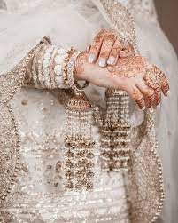 Trending Mini Kaleeras For Brides Who Love To Experiment Indian Bridal Jewelry Sets Bridal Accessories Jewelry Bridal Fashion Jewelry