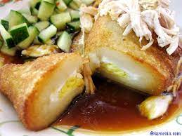 Pempek The Name Pempek Refers To The Old Chinese Man Who First Produced These Fish And Tapioca Cakes From Palembang Food Indonesian Food International Recipes