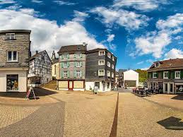 The church is located on top of one of the peaks of the small village of neviges, elberfelder str. Der Kirchplatz In Velbert Neviges Deutschland Kreis Mettmann Velbert Cityguide Tv
