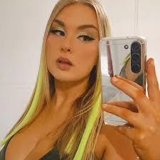 Caitlin Kay's Instagram, Twitter & Facebook