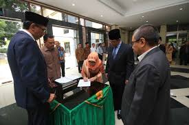 Let us make life easy on us. Rektor Unsyiah Lantik Wakil Dekan Fk Universitas Syiah Kuala