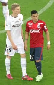Rony lopes, dispuesto a bajarse el sueldo para volver a portugal el diario record asegura que el atacante del sevilla podría hacer un esfuerzo para salir de nervión. File Taylor Moore Vs Rony Lopes Jpg Wikipedia