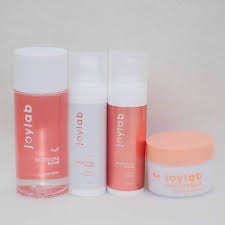 Produk ini mengandung kandungan extract cactus pear dengan spf 18 yang berfungsi untuk melindungi kulit wajah dari sinar uva dan uvb untuk menjaga kelembaban kulit wajah agar tetap sehat dan segar. Review Joylab Beauty Rekomendasi Skincare Lokal Untuk Kulit Kering Kania Dachlan