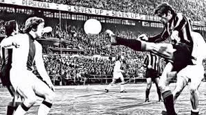 Tarcisio burgnich (25 april 1939, ruda, italy) is an italian former footballer who played as a defender; Tarcisio Burgnich Italy S Rock Pythagoras In Boots