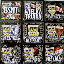 Kotwica czy rks arka sięgających historią do 1929 roku, który uważany jest za oficjalną datę utworzenia klubu. Wlepki Arka Gdynia Zgody Kibicow 9 Sztuk Inne Kibice Antykwariat Sportowy Ksiazki Pamiatki Sportowe Gadzety Klubowe