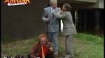 Bassie & Adriaan - De Baron belt! - YouTube