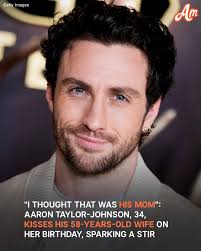 How's going the relationship of 50 years old Sarah Paulson with her 82  years old gay partner Holland Taylor? How they met? See details in the  first comment.