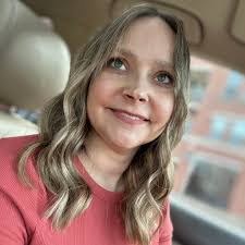 Meredith Fisher's Instagram, Twitter & Facebook