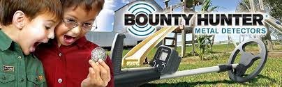 While it doesn't come with any bells and whistles, such as waterproof capabilities or depth perception meters, the. Bounty Hunter Junior Metalldetektor Suchgerat Mit Metallfilterfunktion Diskriminationsmodus Audio Zieltiefen Ruckmeldung Und Wetterfester Suchspule Fur Einsteiger Amazon De Garten