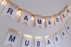 Kerajinan dari kertas adalah hasil kreasi dari kertas dengan berbagai bentuk. Tips Mendekorasi Rumah Saat Ramadhan Halaman All Kompas Com