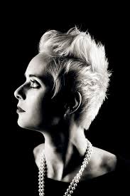 Split lighting (also called side lighting) is a form of lighting where half of the subject's face is lit portrait photography lighting requires practice. How To Use Split Lighting For Portraits