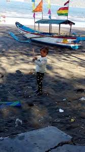 Harusnya ada tempat khusus diluar lokasi pantai untuk pkl itu semua. Kotor Karena Banyaknya Sampah Di Pantai Photo De Teluk Penyu Beach Cilacap Tripadvisor