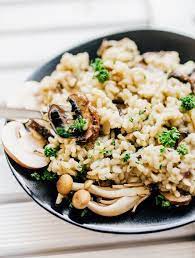 Easy Mushroom Risotto Recipe Vegetarian 1 Pan Recipe Risotto Recipes Risotto Recipes Easy Stuffed Mushrooms