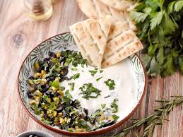 Dip De Fromage Frais Aux Olives D Espagne Et Aux Herbes Fromage Frais Alimentation Recette Fromage