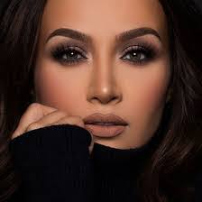 Monique Etienne's Instagram, Twitter & Facebook