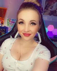 Minnie Capehart's Instagram, Twitter & Facebook