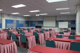 Tempahan boleh dilakukan dengan menghubungi ; Ump Library Official Bilik Seminar