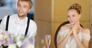 Hochzeitssketche Die Top 13 Der Witzigsten Ideen Fur Showeinlagen Zur Hochzeit Hochzeitssketche Hochzeit Uberraschung Hochzeit