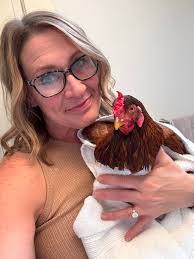 Traci Noble's Instagram, Twitter & Facebook